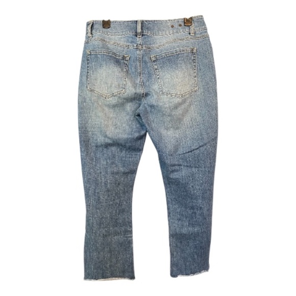 EUC Cabi hi-low crop lightly distressed blue jeans – size 10 - Picture 5 of 9